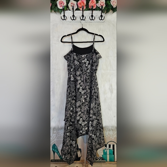 Place Classic Ruffled B&W Floral High-Low Dress - Picture 4 of 6